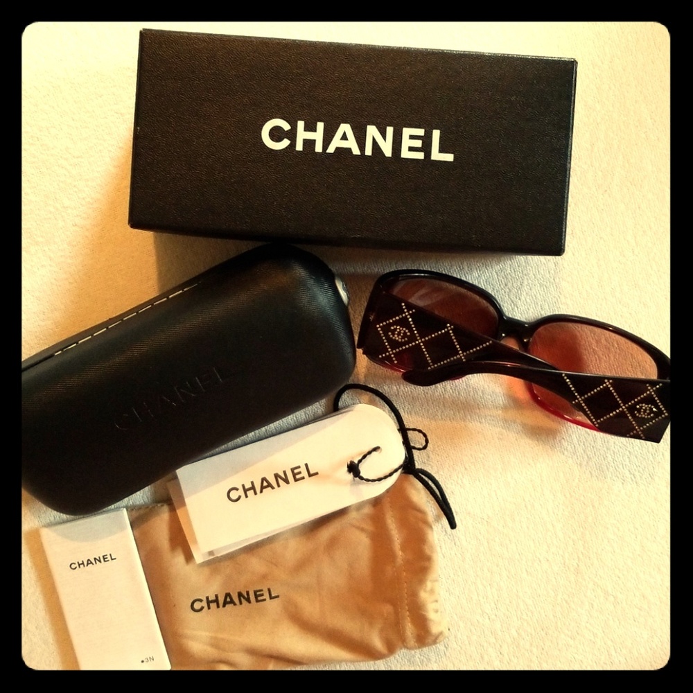 ** SOLD ** 100% authentic Chanel sunglasses - Picture 1 of 8